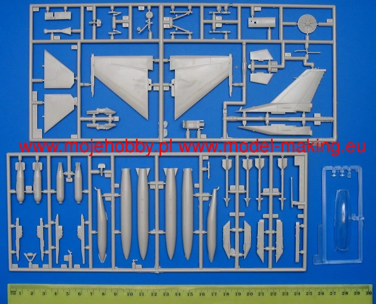 Hasegawa D15 F-16D Fighting Falcon - Image 4