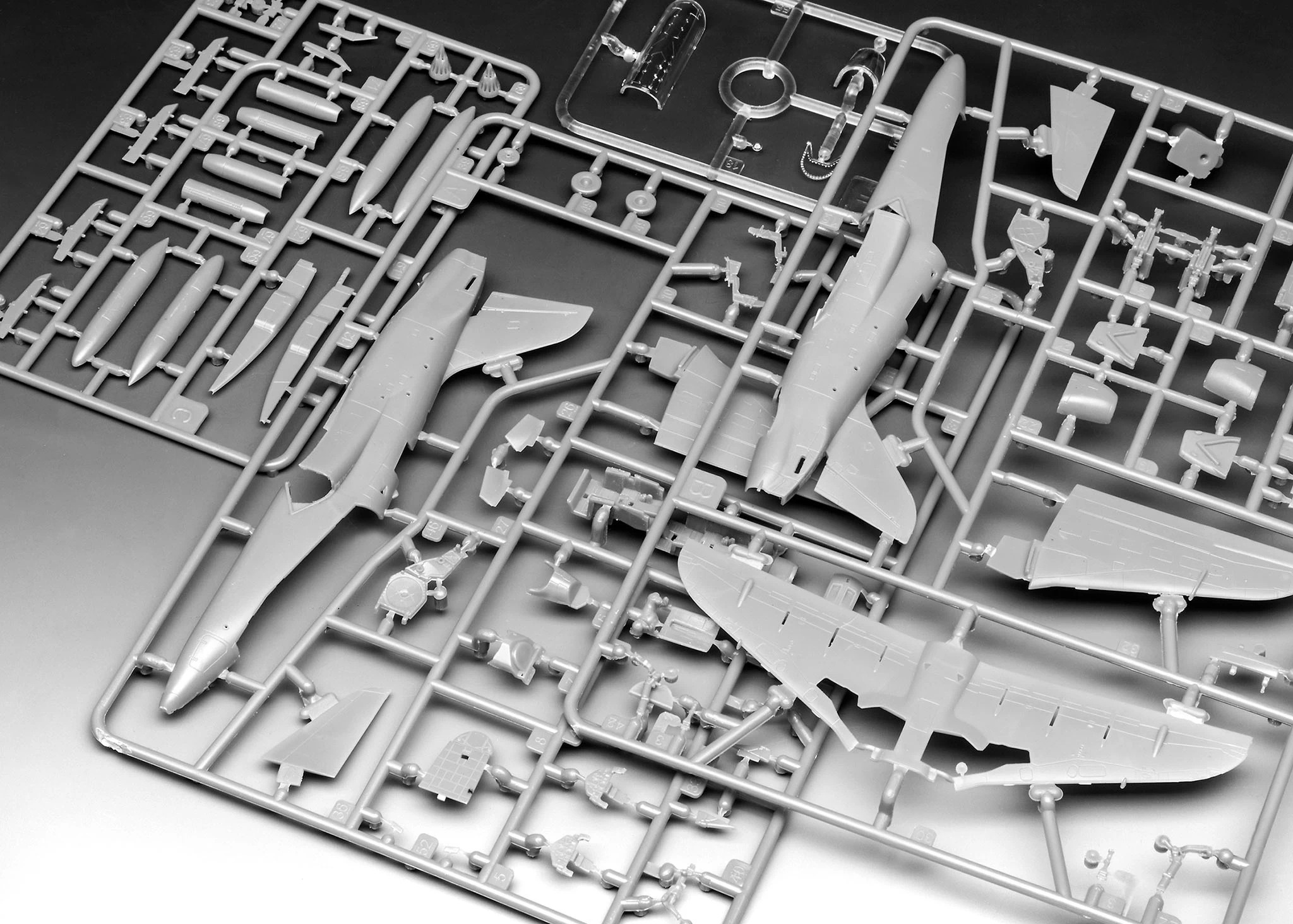 Revell 04970 BAe Hawk T.1 - Image 6