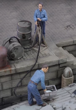 Royal Model Di R. Reale 580 Men Refuelling