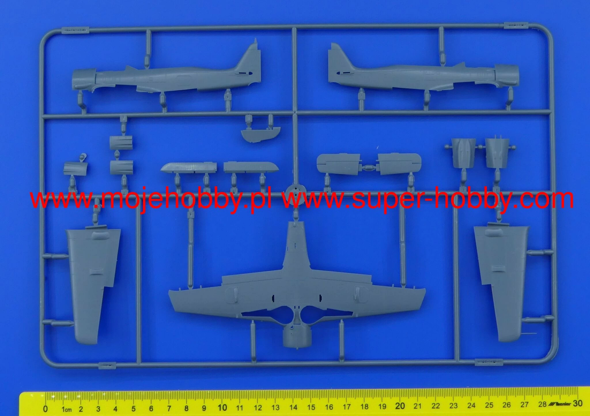 Kora Models KPK7258 Focke-Wulf Fw-190S-8 German Early Canopy Type - Image 3