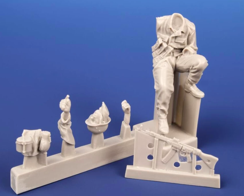 CMK F35370 German Infantryman Carried On Hetzer 1944/45