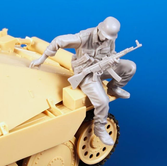 CMK F35370 German Infantryman Carried On Hetzer 1944/45 - Image 6