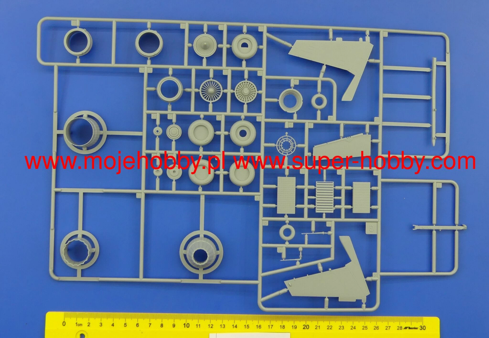 Minibase 8002 Su-27K Sea Flanker W/Kh-41 Moskit - Image 7