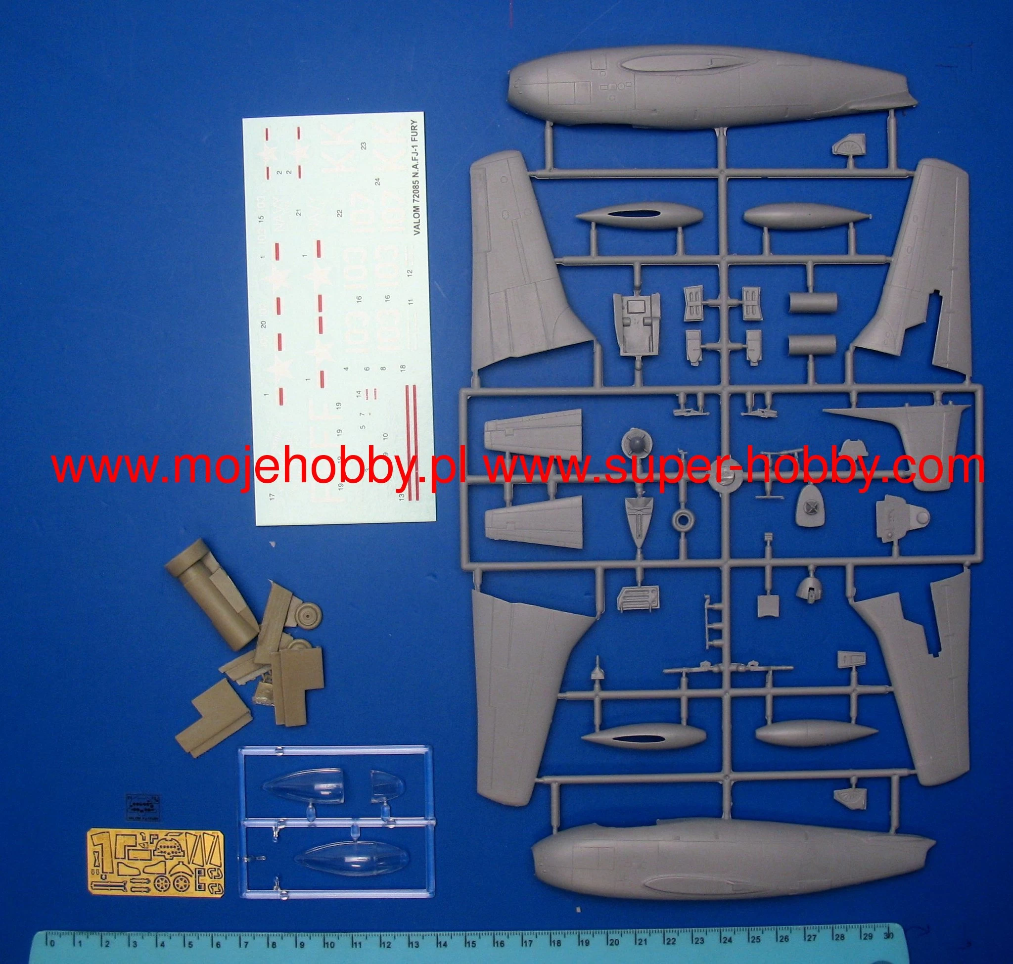 Valom 72085 North American FJ-1 Fury (NAR) First Operational Jet Aircraft In US Navy Service - Image 5