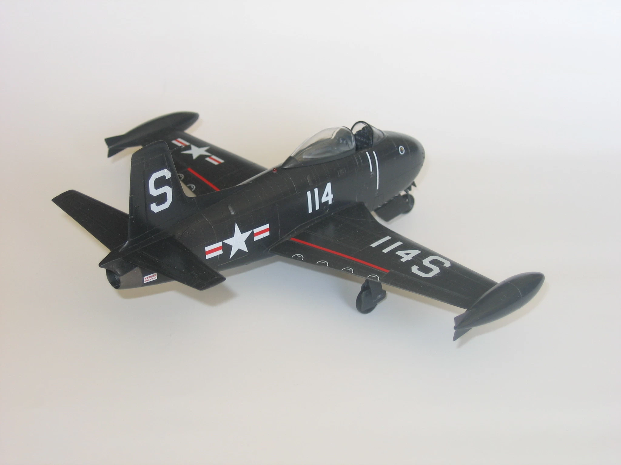 Valom 72085 North American FJ-1 Fury (NAR) First Operational Jet Aircraft In US Navy Service - Image 2