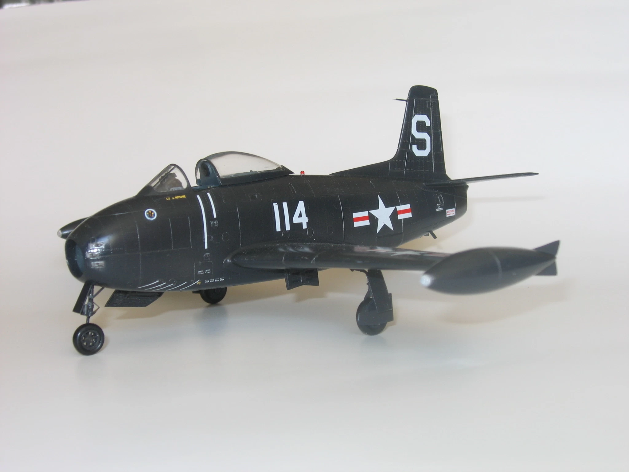 Valom 72085 North American FJ-1 Fury (NAR) First Operational Jet Aircraft In US Navy Service - Image 4